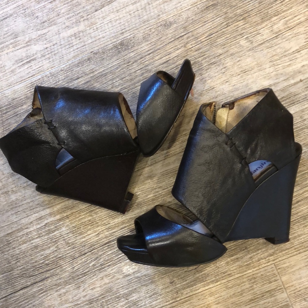 Amazing Wedges size 10